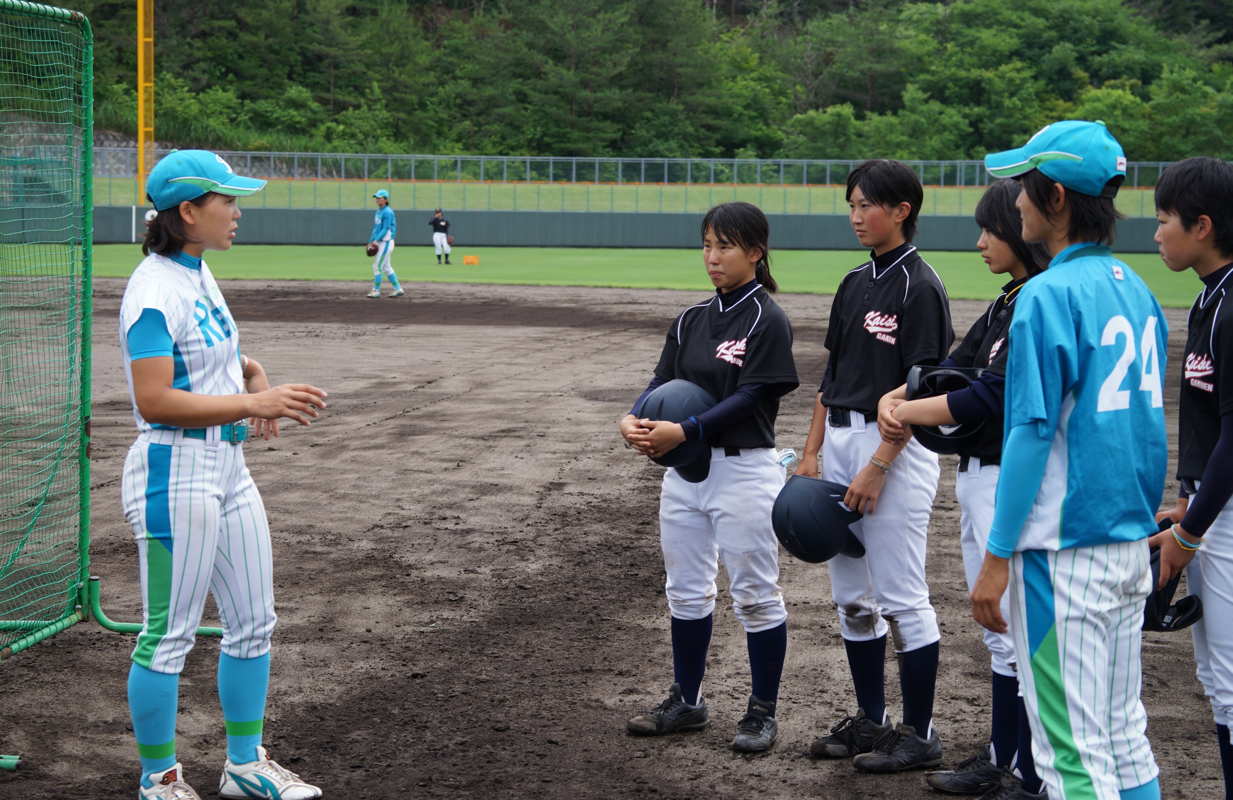 女子野球 女子プロ選手と開志学園が交流試合 新潟野球ドットコム